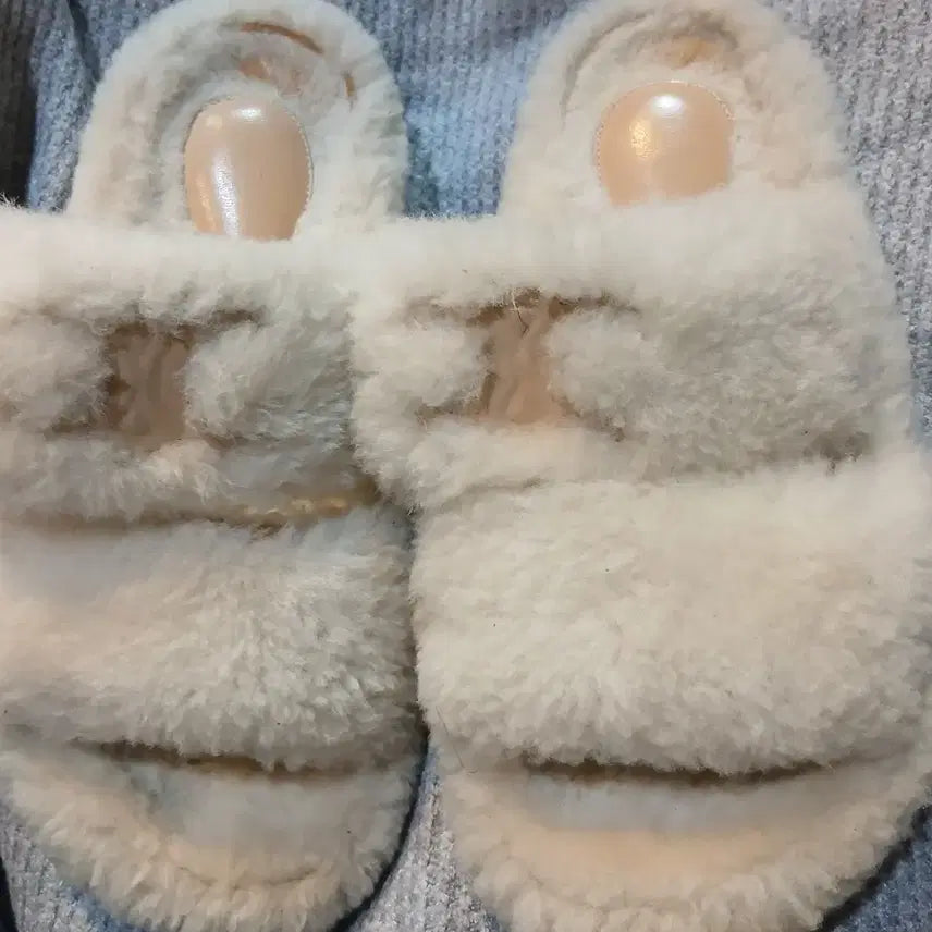 [BUNJANG] Celine Fur Slippers Ivory 35.5 / 셀린느 퍼 슬리퍼 아이보리 35.5