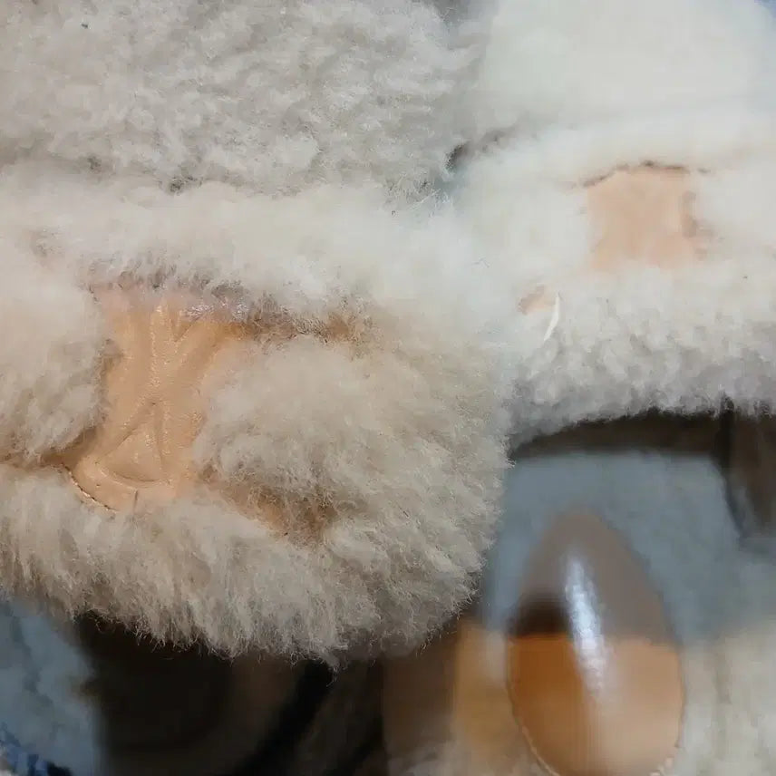 [BUNJANG] Celine Fur Slippers Ivory 35.5 / 셀린느 퍼 슬리퍼 아이보리 35.5