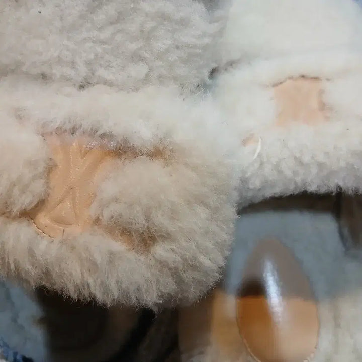[BUNJANG] Celine Fur Slippers Ivory 35.5 / 셀린느 퍼 슬리퍼 아이보리 35.5