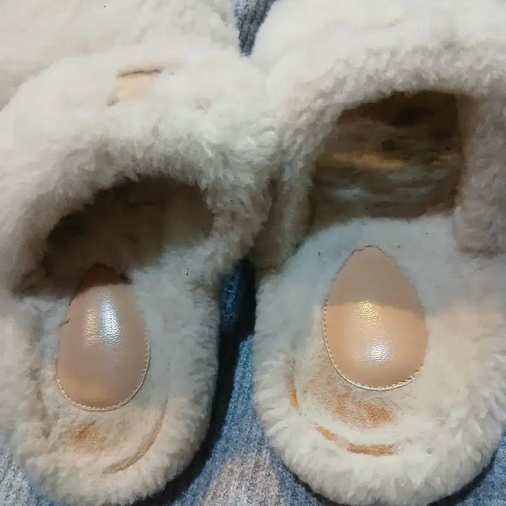 [BUNJANG] Celine Fur Slippers Ivory 35.5 / 셀린느 퍼 슬리퍼 아이보리 35.5