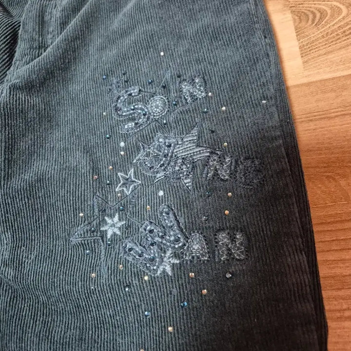 [BUNJANG] Son Jung Wan Embroidered Corduroy Pants / 손정완 디자이너 자수 큐빅 골덴 여성 팬츠