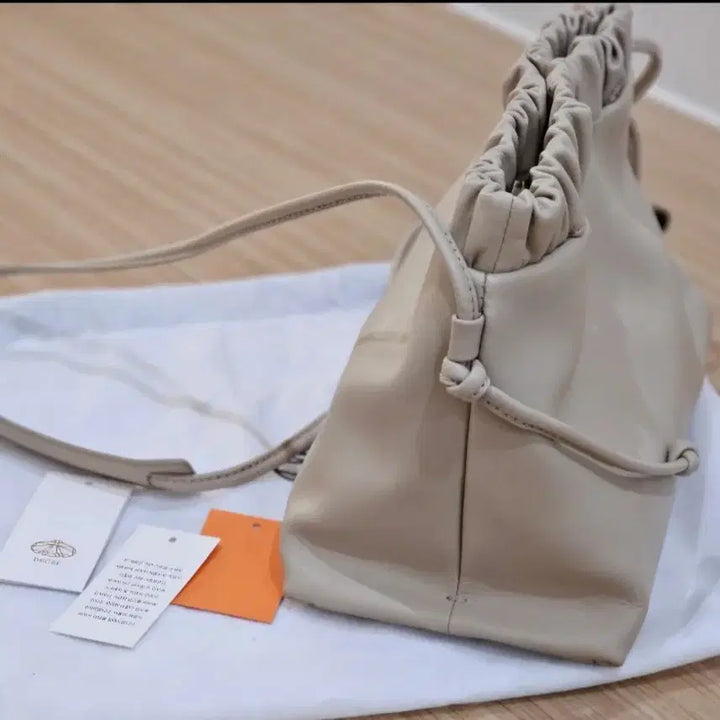 [BUNJANG] DECKE Kim Na Young Flow Bag / DECKE 덱케 김나영 플로우백