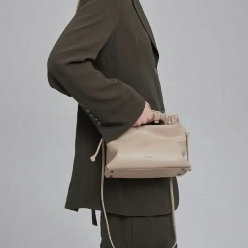 [BUNJANG] DECKE Kim Na Young Flow Bag / DECKE 덱케 김나영 플로우백