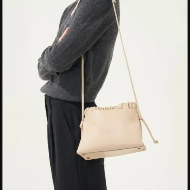 [BUNJANG] DECKE Kim Na Young Flow Bag / DECKE 덱케 김나영 플로우백