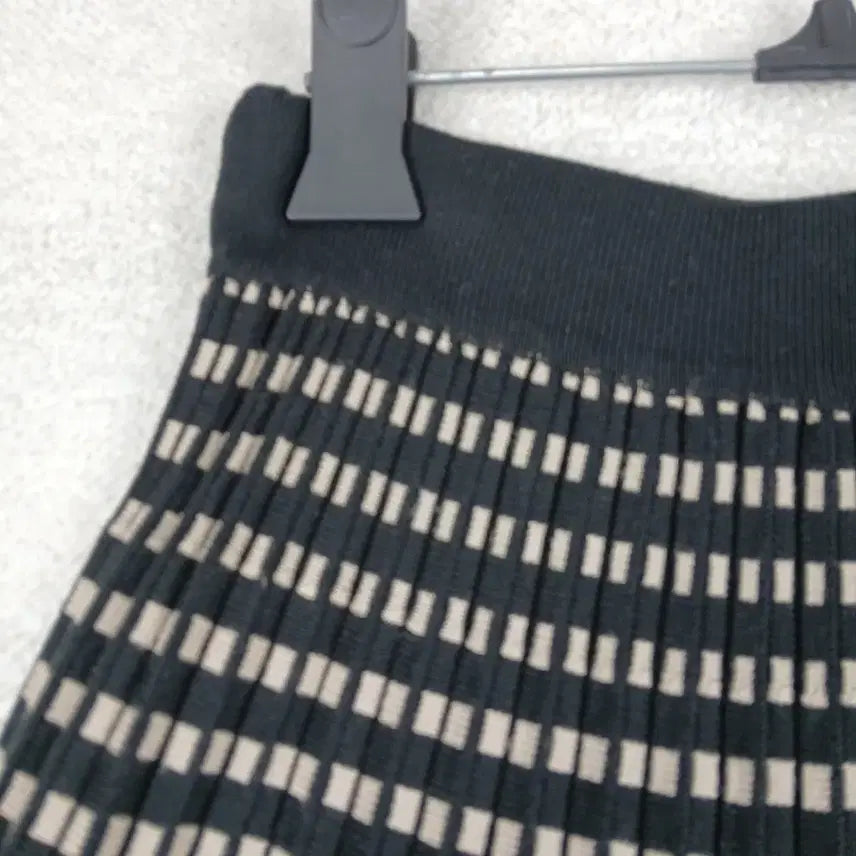 [BUNJANG] Check Pattern Pleated Knit Long Skirt (F) / 여성 체크 패턴 플리츠 니트 롱 스커트(F)