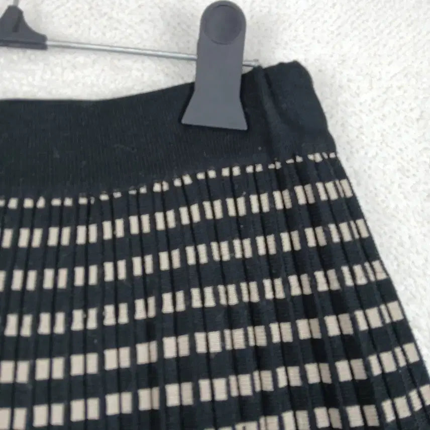[BUNJANG] Check Pattern Pleated Knit Long Skirt (F) / 여성 체크 패턴 플리츠 니트 롱 스커트(F)