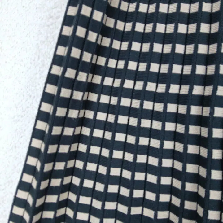[BUNJANG] Check Pattern Pleated Knit Long Skirt (F) / 여성 체크 패턴 플리츠 니트 롱 스커트(F)