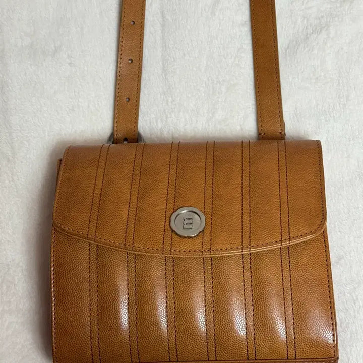 [BUNJANG] Minimute Flap Bag Caviar Camel / 실사0/ 미닛뮤트 플랩백 캐비어 카멜(상태 최상)