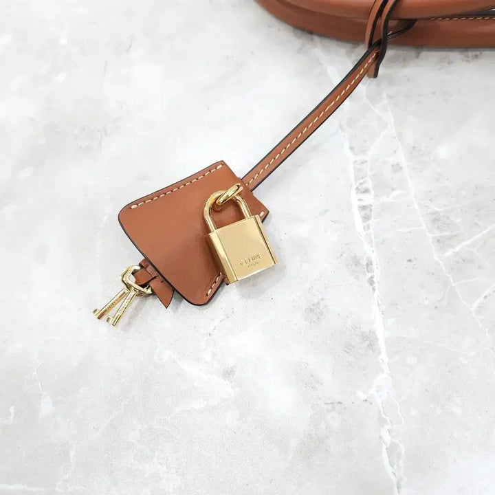 [BUNJANG] Celine Triomphe Canvas Vertical Cabas Bag / 셀린느 트리오페 캔버스 버티컬 카바스 백 191492BZK