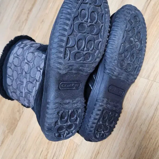 [BUNJANG] Coach Black Logo Padded Fur Boots (Size 230) / 코치 로고 패딩 털 부츠 블랙230