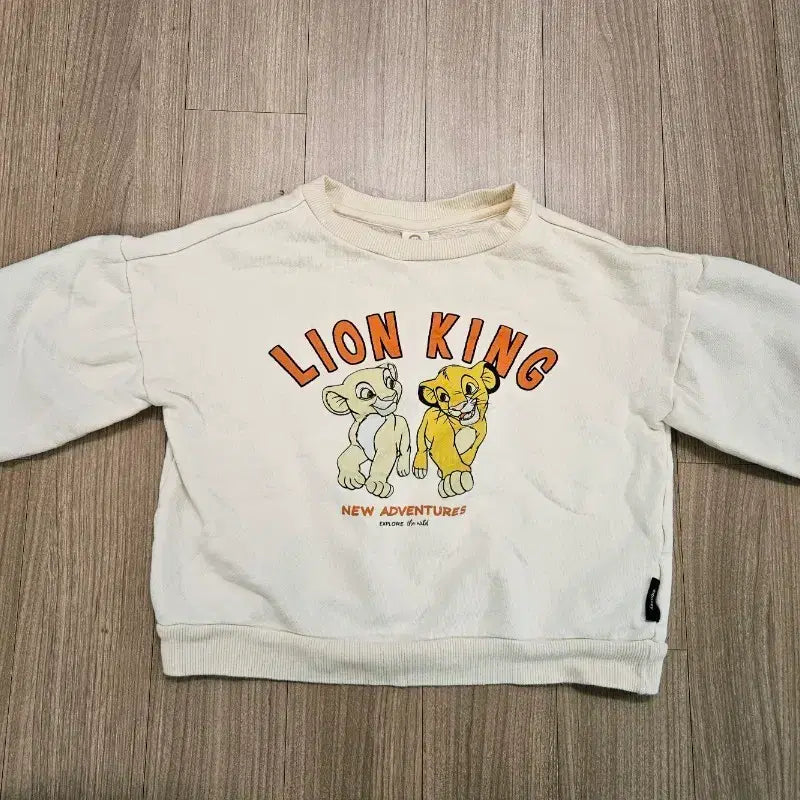 [BUNJANG] Disney Lion King Sweatshirt (Size 100) / 디즈니  라이온 킹 맨투맨(100)