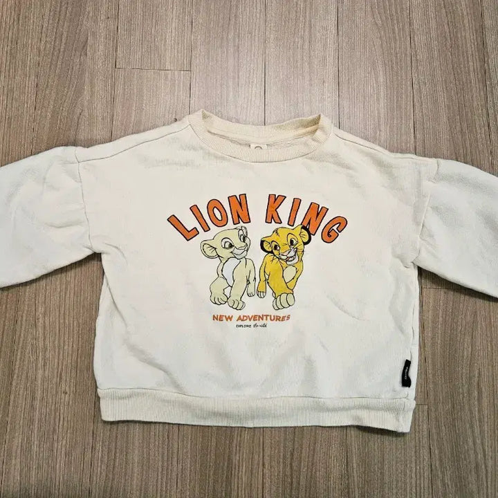 [BUNJANG] Disney Lion King Sweatshirt (Size 100) / 디즈니  라이온 킹 맨투맨(100)