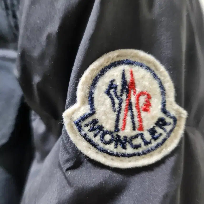 [BUNJANG] Moncler Hooded Padded Jacket Black / 몽클레어 후드 패딩 블랙 1사이즈
