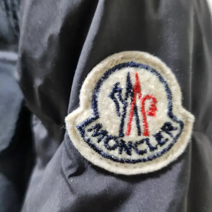 [BUNJANG] Moncler Hooded Padded Jacket Black / 몽클레어 후드 패딩 블랙 1사이즈