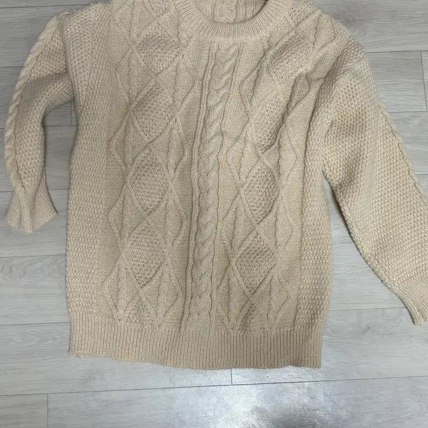 [BUNJANG] Kkwabaegi Knit Sweater / 꽈배기 니트 스웨터 팔아요!