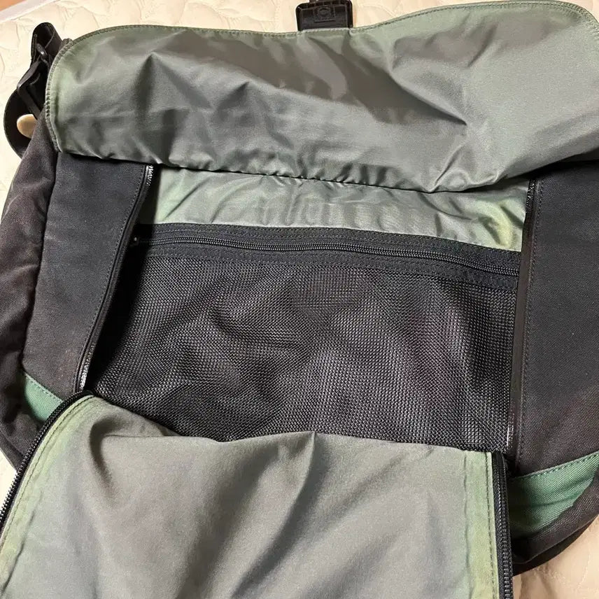 [BUNJANG] Chanel Sports Line Messenger Bag / 샤넬 스포츠 라인 메신저 백