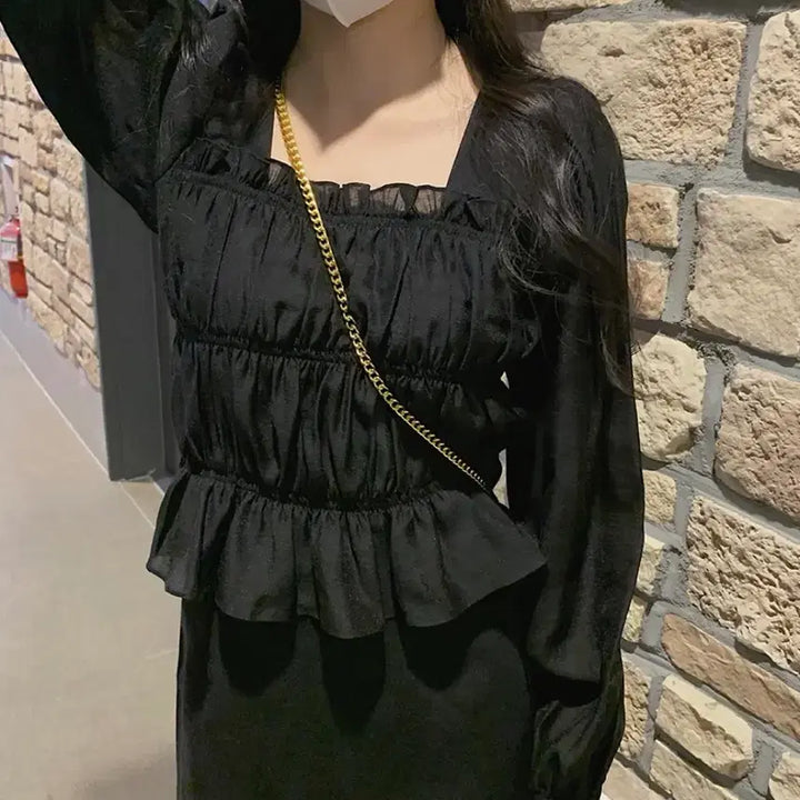 [BUNJANG] Yemo Mile Cherry Shirring Blouse (Black) / 예모마일 체리 셔링 블라우스 (블랙)