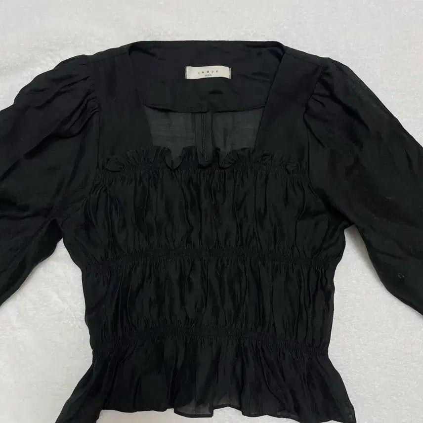 [BUNJANG] Yemo Mile Cherry Shirring Blouse (Black) / 예모마일 체리 셔링 블라우스 (블랙)