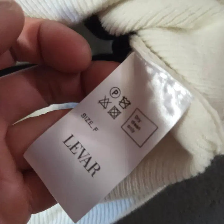 [BUNJANG] LEVAR Raglan Stripe Collar Wool Knit Ivory / LEVAR 르바 래글런 스트라이프 카라 울 니트 아이보리