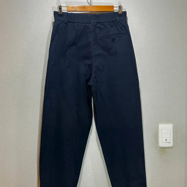 [BUNJANG] COS One-Tuck Pleated Semi-Balloon Cotton Pants Navy / 택포/S급/M) COS 원턱 플리츠 세미 벌룬 코튼 팬츠 네이비