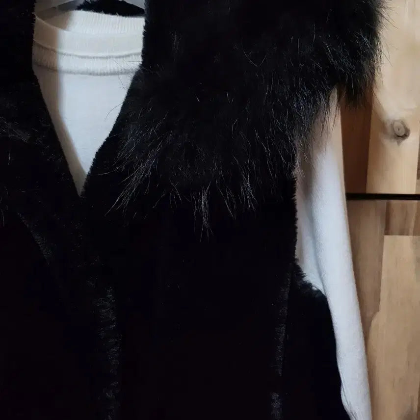 [SOLD OUT] 택포)ab.plus /천연모피(라쿤)후드 베스트