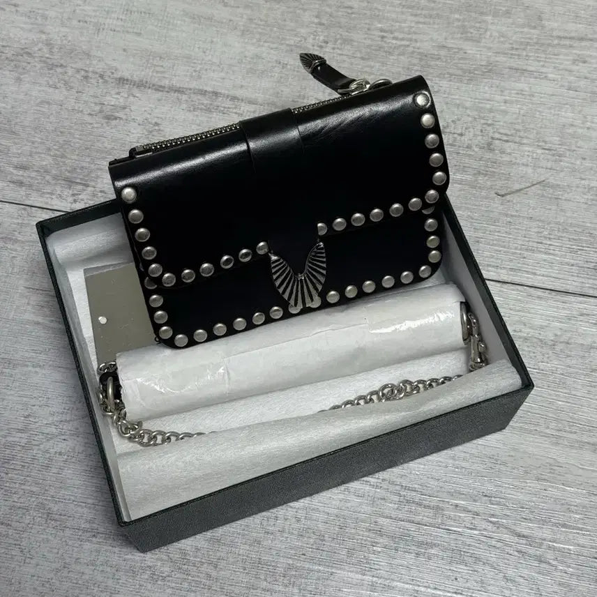 [BUNJANG] TOGA Studded Chain Wallet Mini Bag / TOGA 토가 지갑 스터드 체인 월렛 미니백