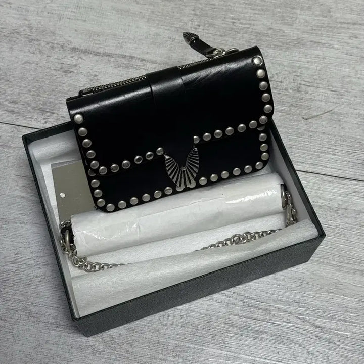 [BUNJANG] TOGA Studded Chain Wallet Mini Bag / TOGA 토가 지갑 스터드 체인 월렛 미니백