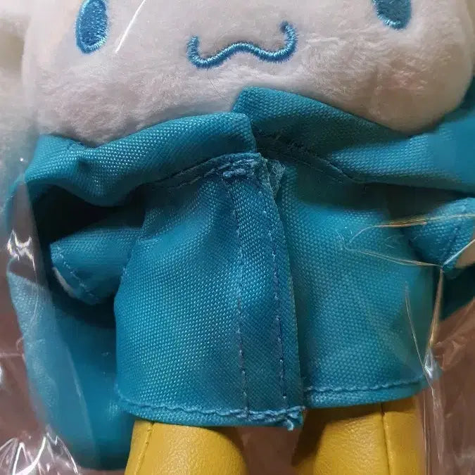 [BUNJANG] Sanrio Cinnamoroll Puroland Raincoat Plush Keychain / 산리오 시나모롤 퓨로랜드 우비 인형 키링