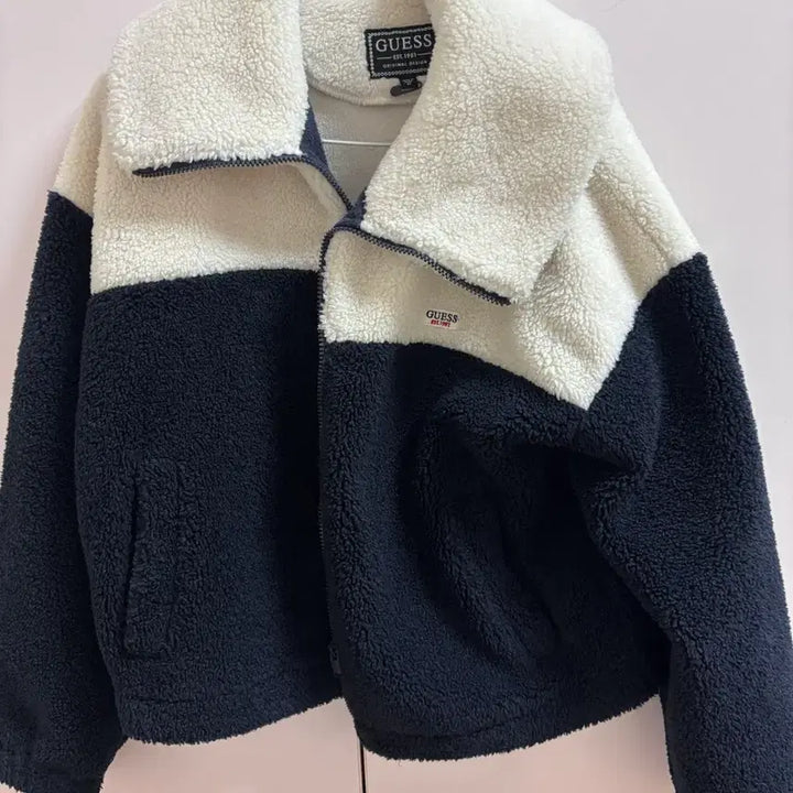 [BUNJANG] Suzy Guess Navy Fleece / 수지 게스 뽀글이 네이비
