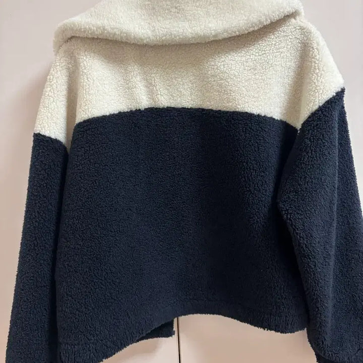 [BUNJANG] Suzy Guess Navy Fleece / 수지 게스 뽀글이 네이비