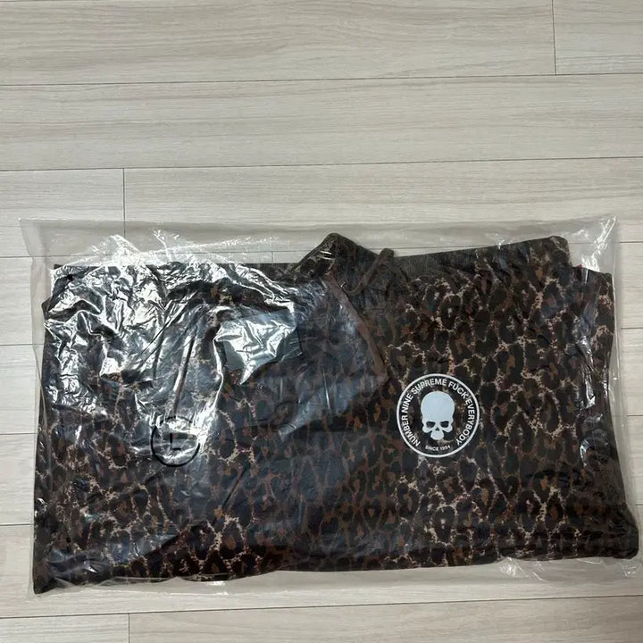 [BUNJANG] Supreme Number (N)ine Leopard Patch Hoodie / (L) 슈프림x넘버나인 후드 - 25fw