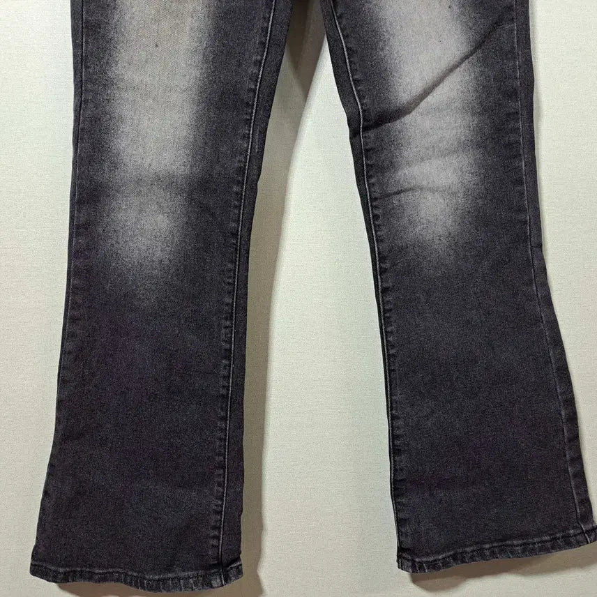 [BUNJANG] Unbranded Bootcut Jeans (Size M) / 새상품) 여성 부츠컷 청바지 M (c사67)