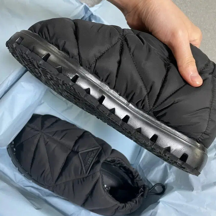 [SOLD OUT] (정품) 프라다 패딩 슈즈 라일론 슈즈