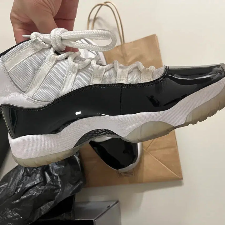 [BUNJANG] Air Jordan 11 Retro Concord White Black / 에어 조던 11 레트로 콩코드 화이트 블랙