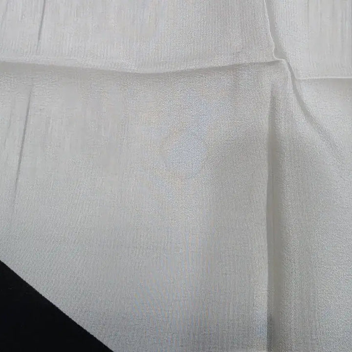 [SOLD OUT] 샤넬 까멜리아 블랙 화이트 실크스카프