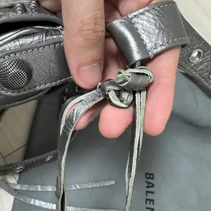 [BUNJANG] OS Le Cagole XS Silver Flap Bag / [OS] 발렌시아가 르 카골 플랩백  (크로스백) XS 실버 글레이