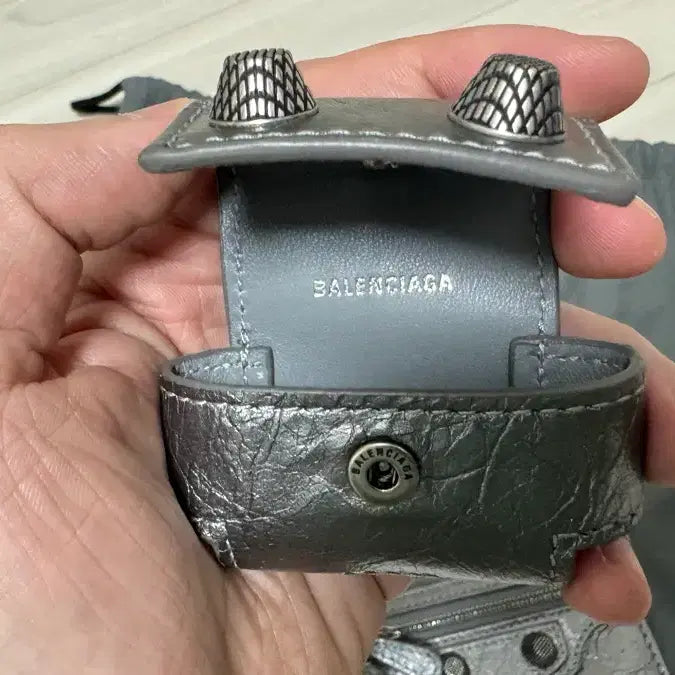 [BUNJANG] OS Le Cagole XS Silver Flap Bag / [OS] 발렌시아가 르 카골 플랩백  (크로스백) XS 실버 글레이