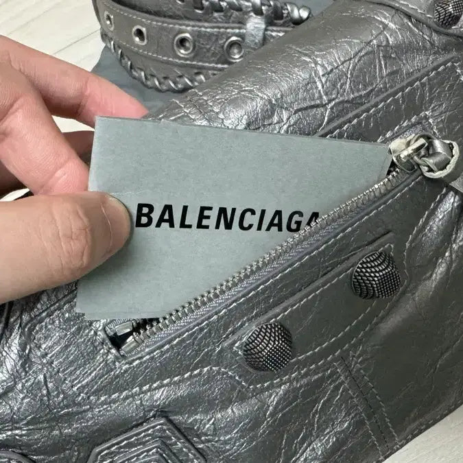 [BUNJANG] OS Le Cagole XS Silver Flap Bag / [OS] 발렌시아가 르 카골 플랩백  (크로스백) XS 실버 글레이