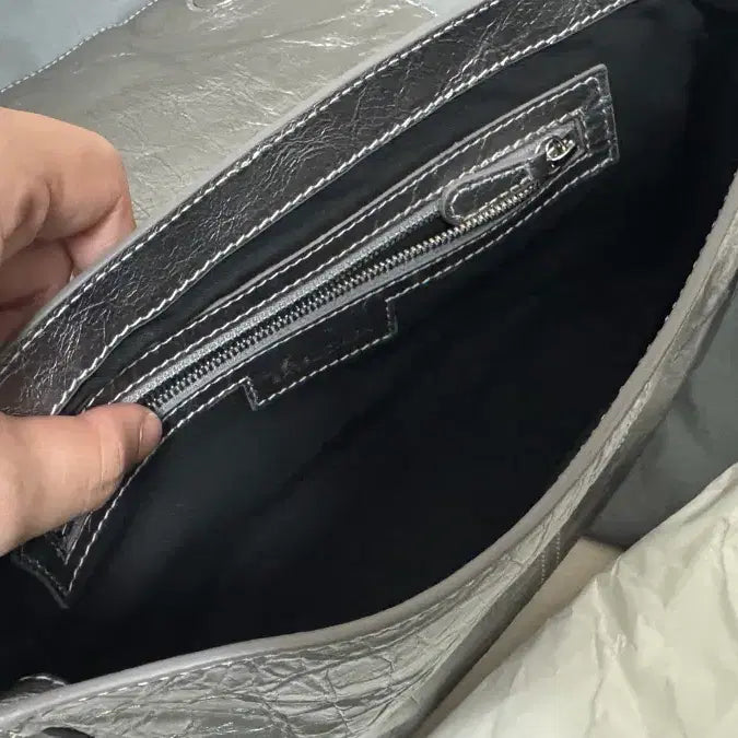 [BUNJANG] OS Le Cagole XS Silver Flap Bag / [OS] 발렌시아가 르 카골 플랩백  (크로스백) XS 실버 글레이