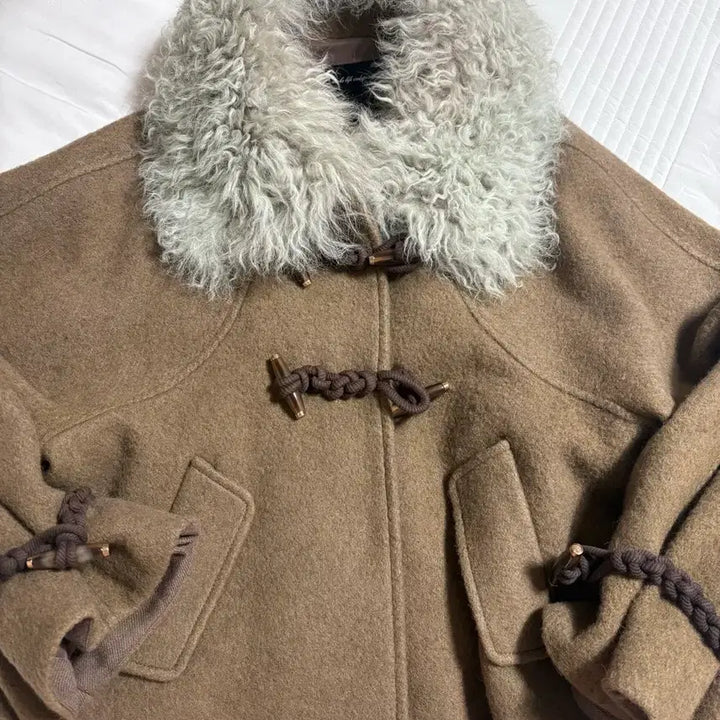 [BUNJANG] Egoist Real Fur Collar Toggle Short Coat / 에고이스트 리얼 퍼카라 토글 장식 숏 코트