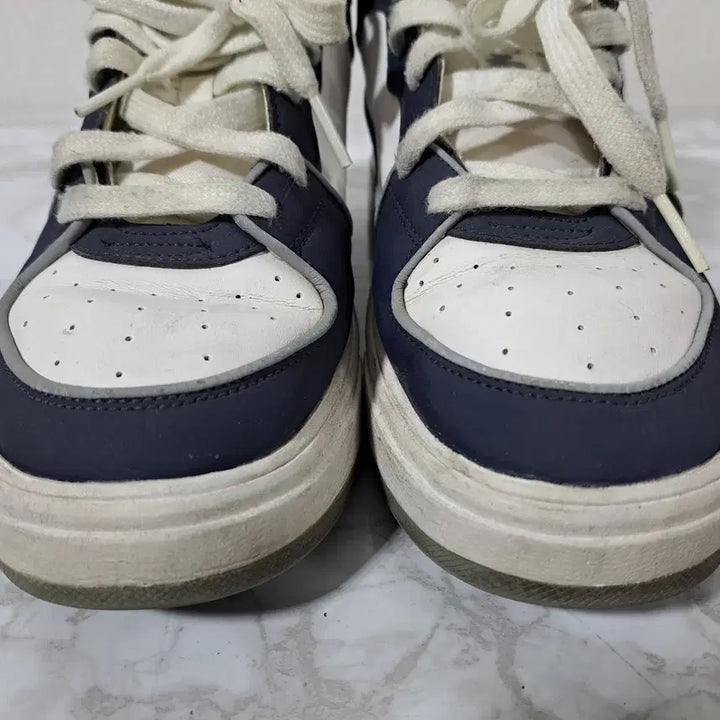 [BUNJANG] MLB Yankees Mid-Top Women's Sneakers / MLB 양키즈 미드탑 여성 운동화 250 (신1014)