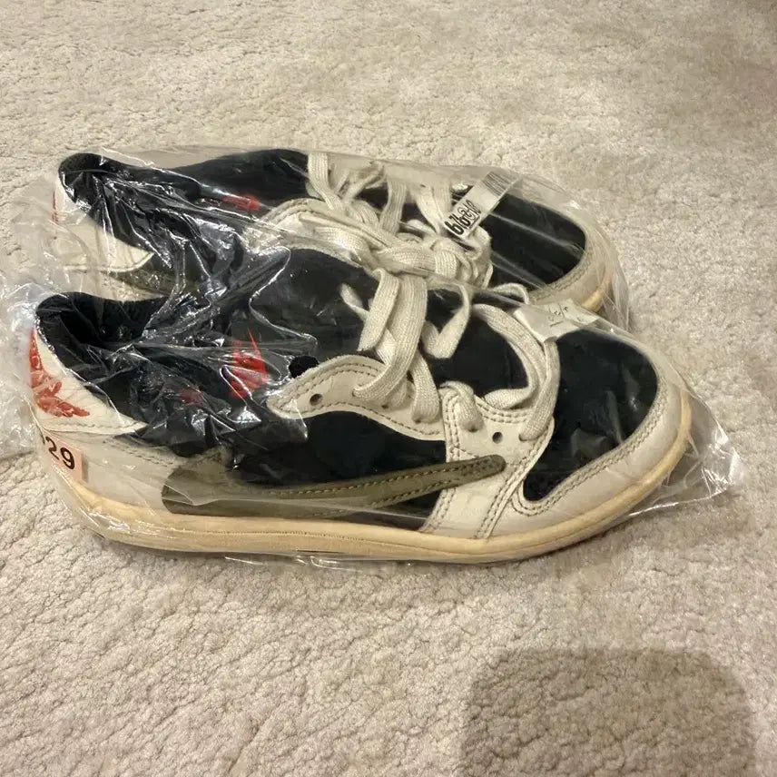 [BUNJANG] Jordan Travis Scott Retro Low OG SP Medium Olive (Kids) / 조던 1 x 트래비스 스캇 레트로 로우 OG SP 미디움 올리브(키즈)