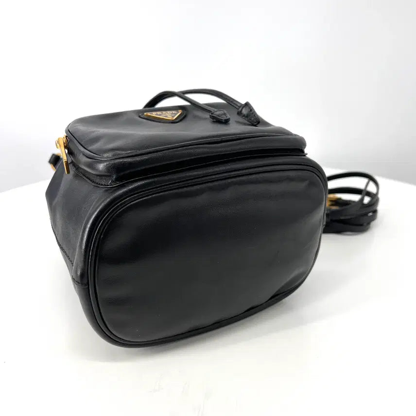 [BUNJANG] Prada Leather Bucket Bag (1BH038) / [100% 정품] 프라다 삼각로고 레더 버킷백 블랙 (1BH038)