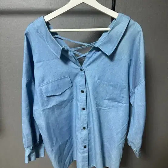 [BUNJANG] Unbranded Off-Shoulder Denim Shirt / 오프숄더 스타일 청남방 Free