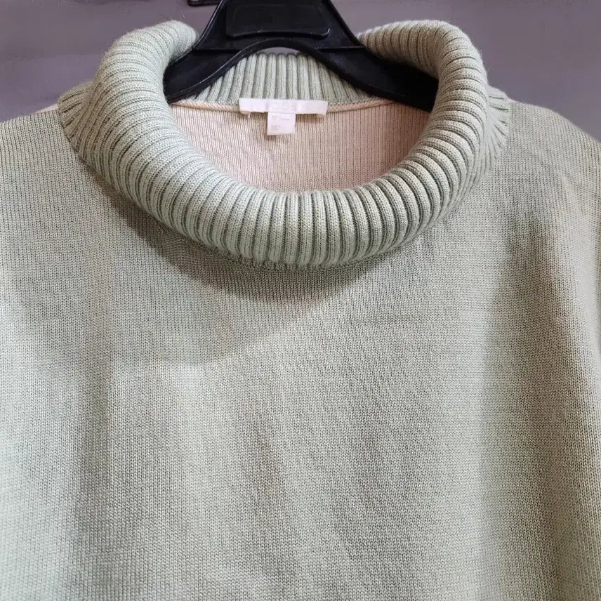 [BUNJANG] COS Turtleneck Knit Sweater / 코스 터틀넥 니트 그린/아이보리
