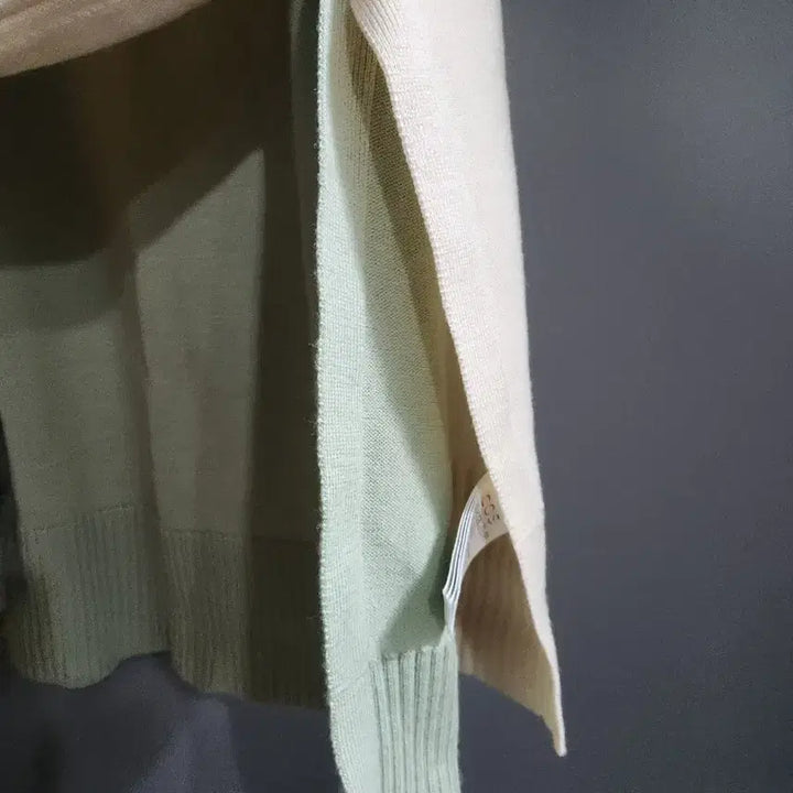 [BUNJANG] COS Turtleneck Knit Sweater / 코스 터틀넥 니트 그린/아이보리