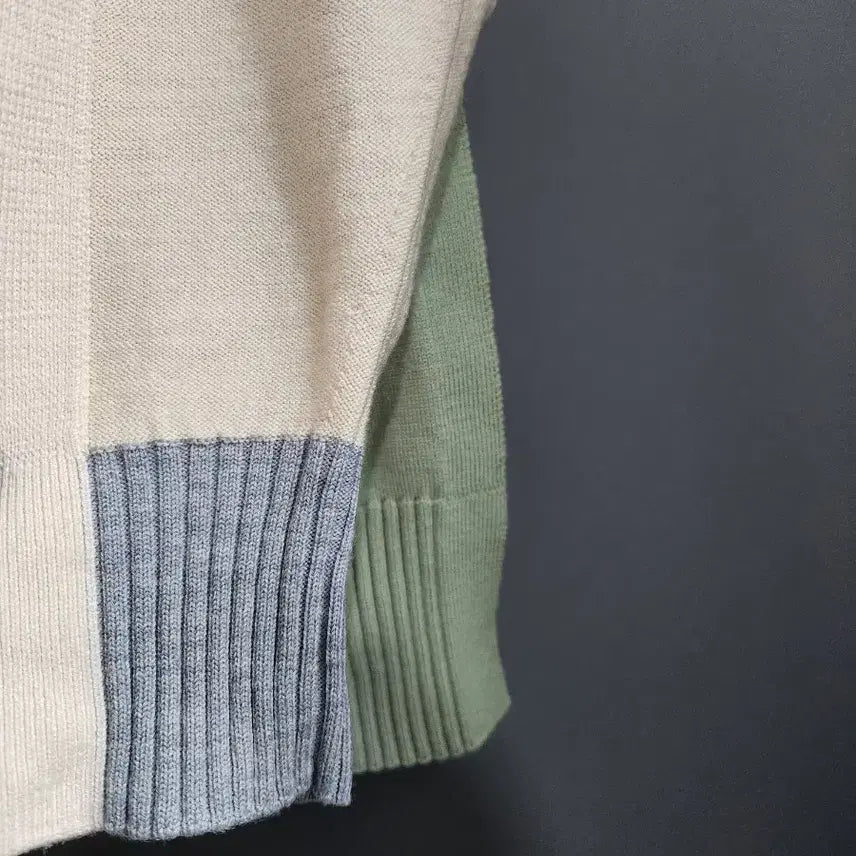[BUNJANG] COS Turtleneck Knit Sweater / 코스 터틀넥 니트 그린/아이보리