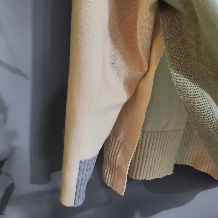 [BUNJANG] COS Turtleneck Knit Sweater / 코스 터틀넥 니트 그린/아이보리