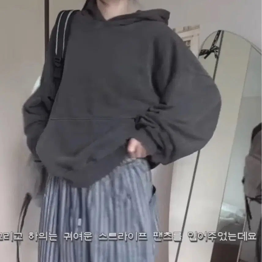 [BUNJANG] Blackup Innermute Crop Hoodie Charcoal / 블랙업 이너뮤크 크롭 후드티셔츠