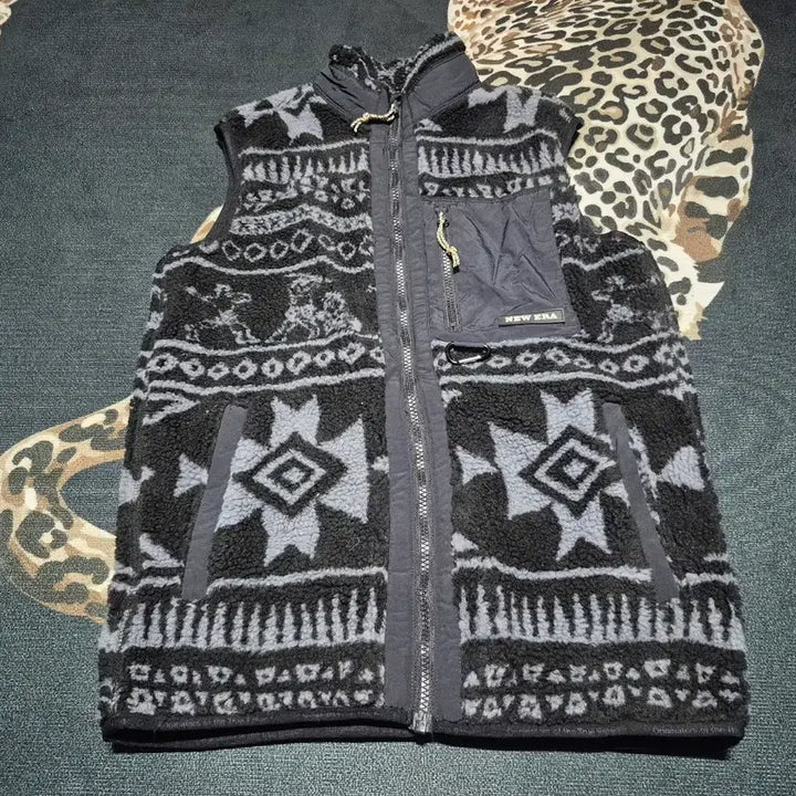 [BUNJANG] New Era Nordic Navajo Fleece Vest / 뉴에라 노르딕 나바호 후리스 베스트 s